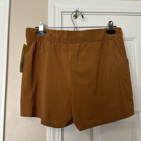 All In Motion - Women’s Butterscotch Athletic Shorts 🩳 - Picture 2 of 2